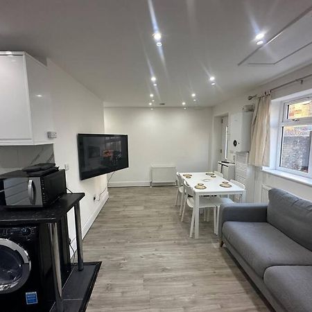 2 Bedroom House,Brownhillrd Se6 Londen Buitenkant foto
