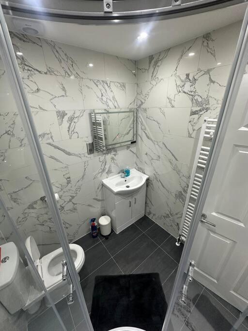2 Bedroom House,Brownhillrd Se6 Londen Buitenkant foto