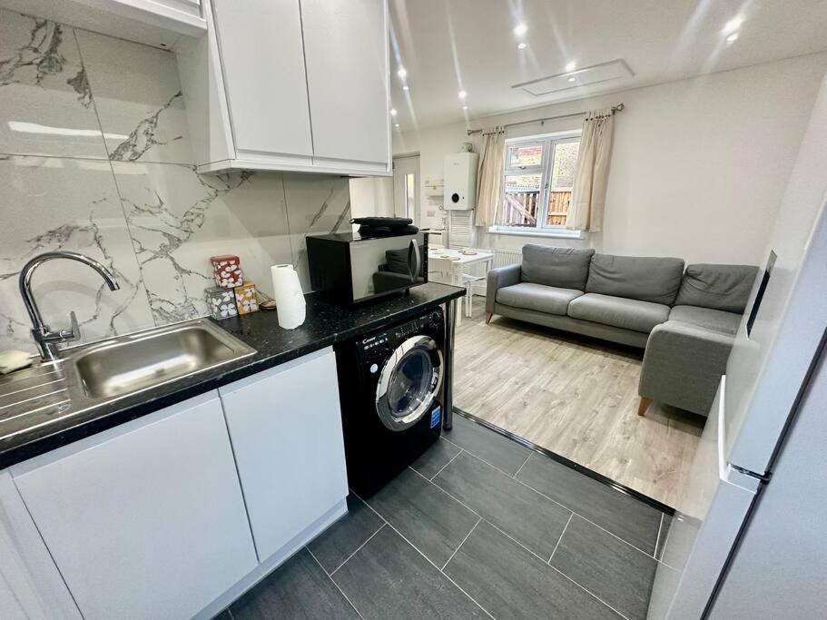 2 Bedroom House,Brownhillrd Se6 Londen Buitenkant foto