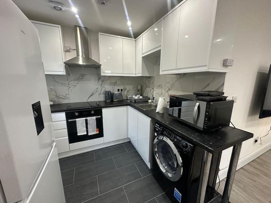 2 Bedroom House,Brownhillrd Se6 Londen Buitenkant foto