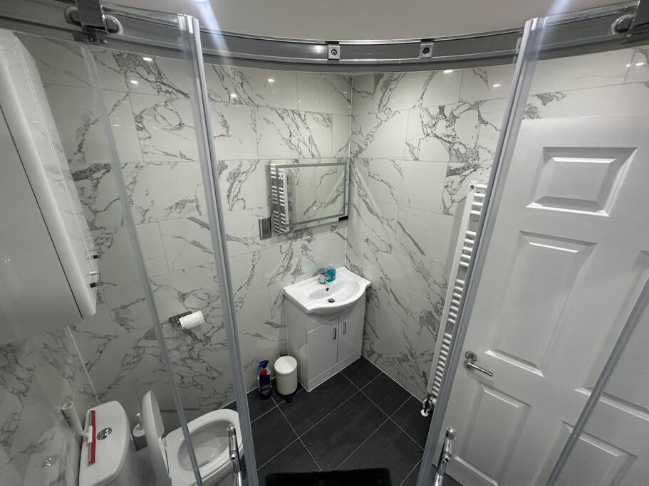 2 Bedroom House,Brownhillrd Se6 Londen Buitenkant foto