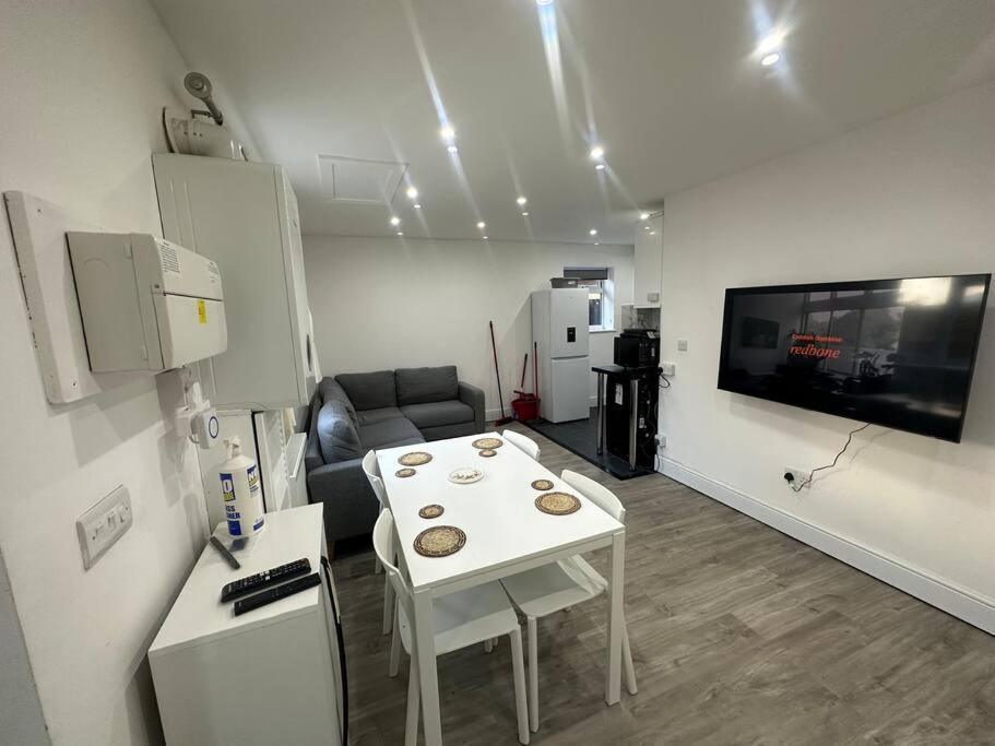 2 Bedroom House,Brownhillrd Se6 Londen Buitenkant foto