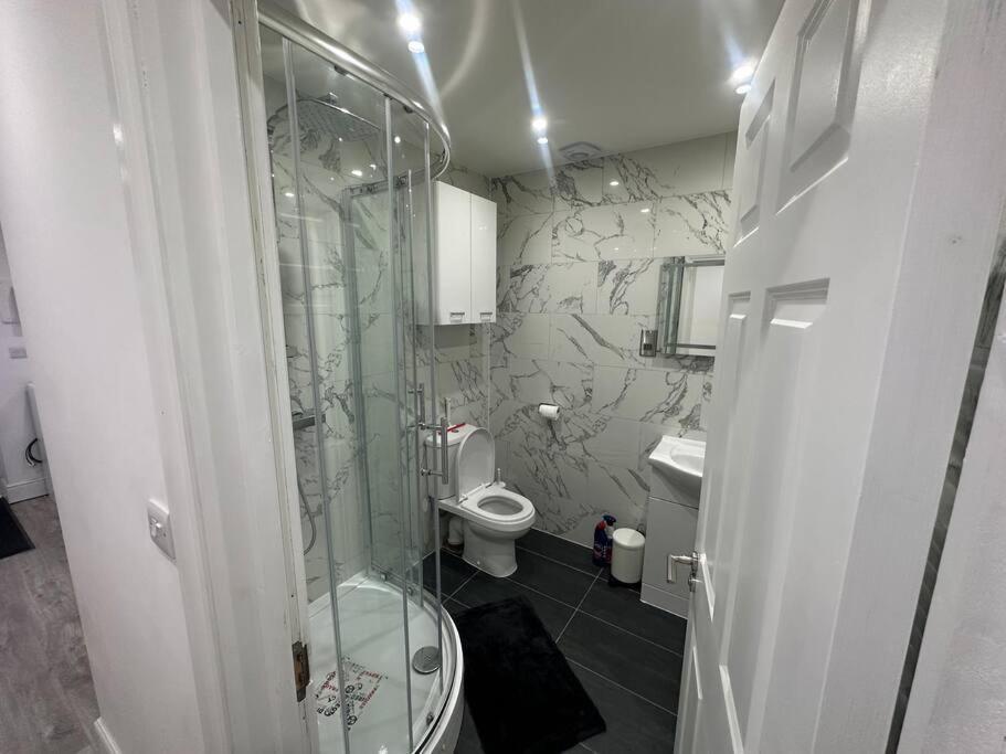 2 Bedroom House,Brownhillrd Se6 Londen Buitenkant foto